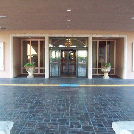Regency Hotel & Conference Center Джексон Экстерьер фото