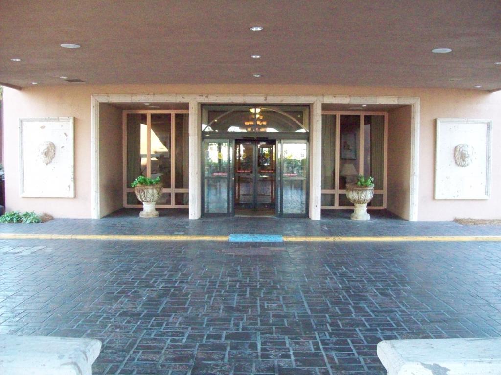 Regency Hotel & Conference Center Джексон Экстерьер фото