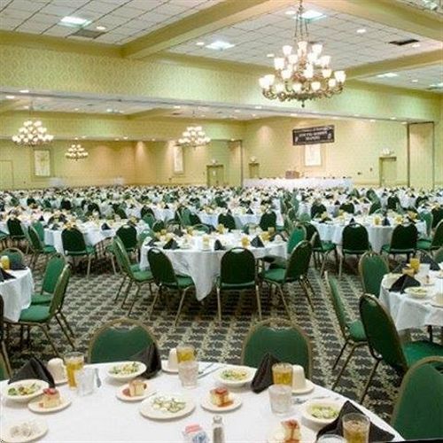 Regency Hotel & Conference Center Джексон Ресторан фото